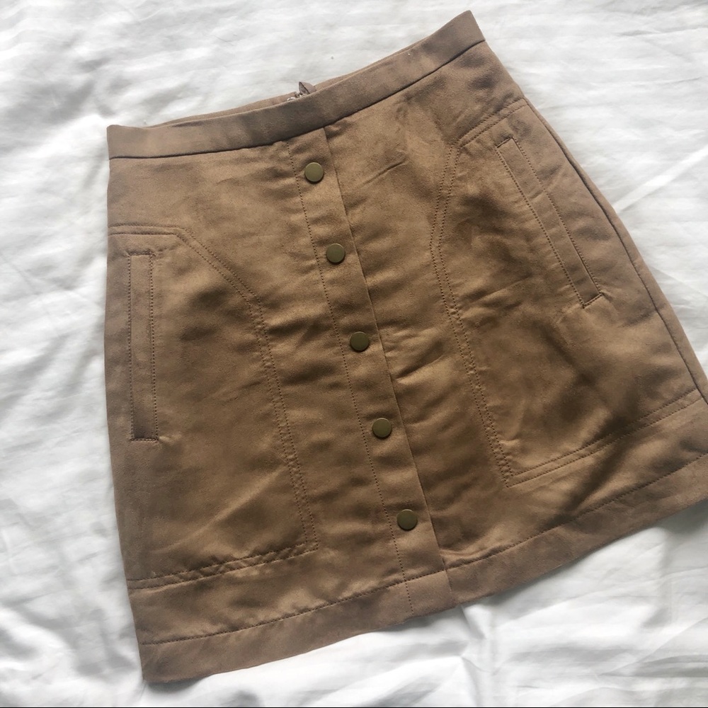 🌸 Suede Button Skirt